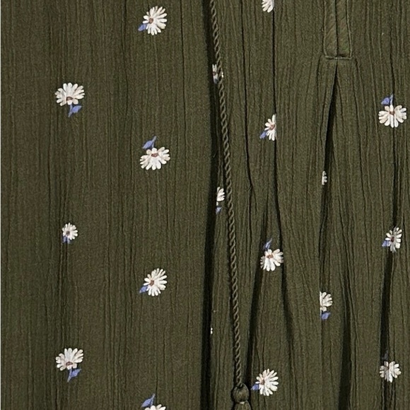 Sonoma green/white floral tunic, Med., v-neck, flowy, casual, fall, transitional - Picture 2 of 9